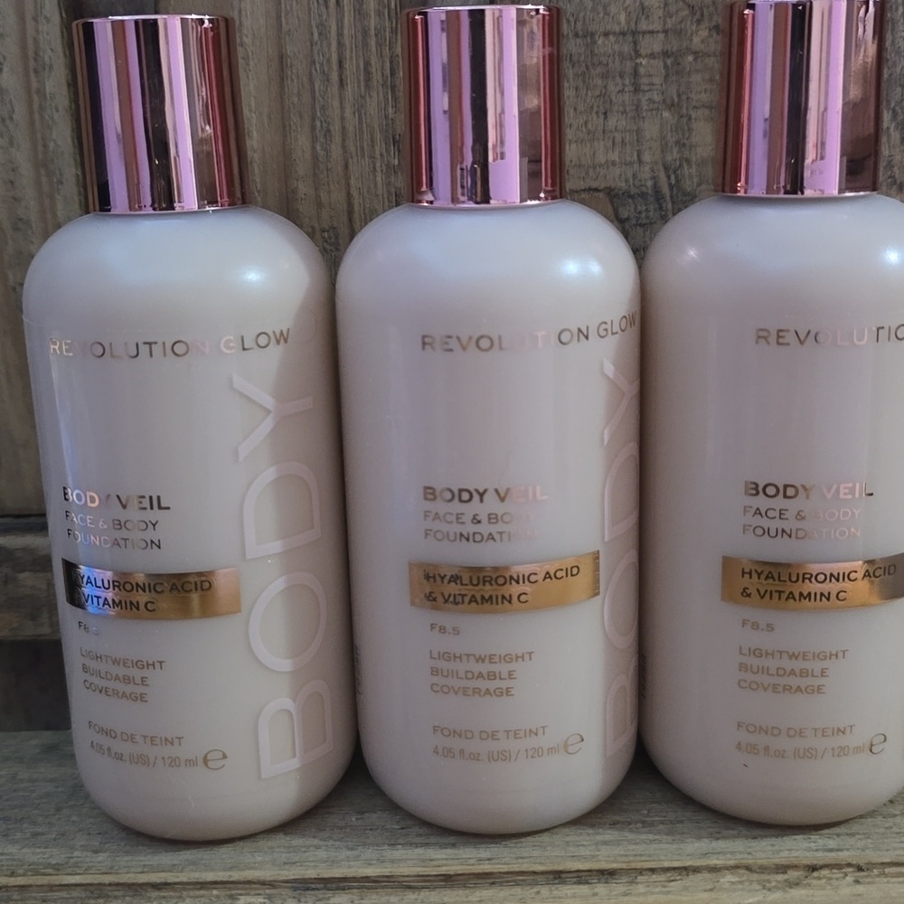 3 Makeup Revolution Glow Body Veil Face & Body Foundation With Hyaluronic Acid